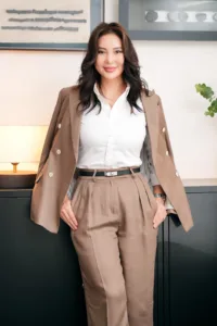 Professional therapist posing in a modern Tokyo office, business portrait by JG.